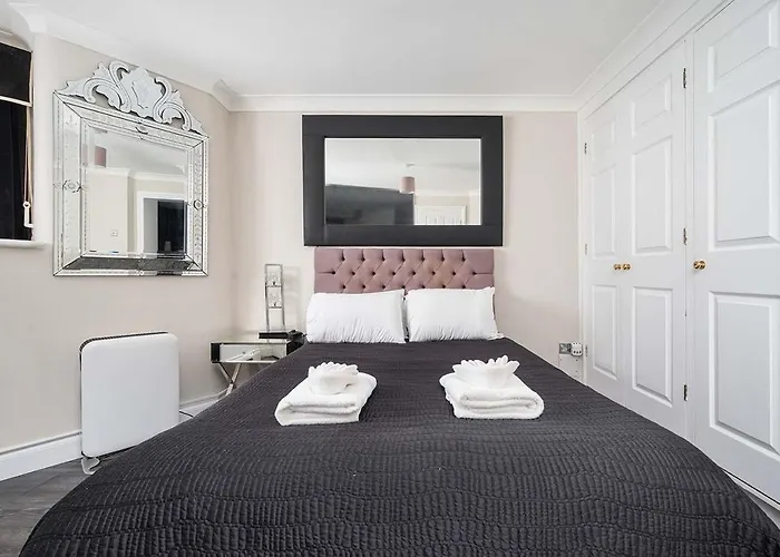 Luxury Flat In Cheslea Prime Location